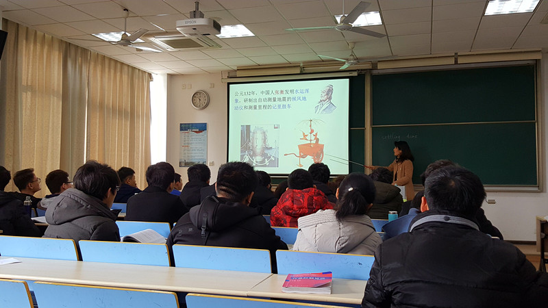 2018-2-26-新学期课堂一派生机盎然-51吃瓜
开学查课纪实 (2)_副本.jpg