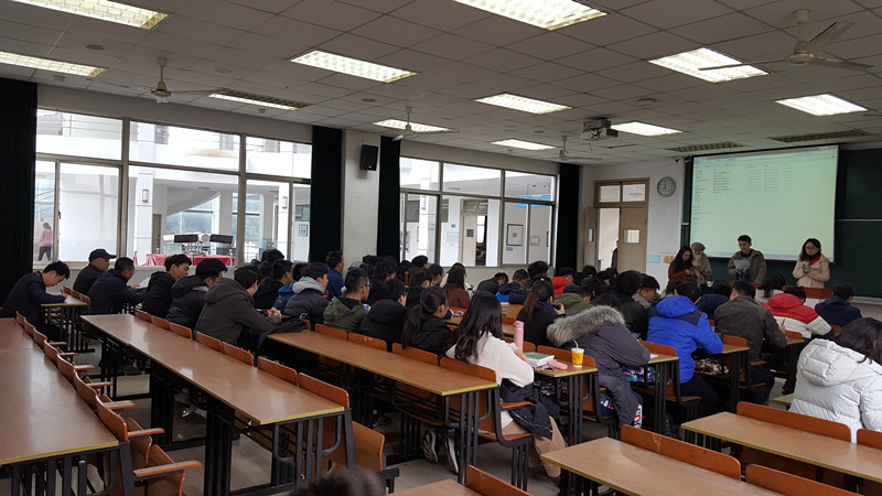 2018-2-26-新学期课堂一派生机盎然-51吃瓜
开学查课纪实_副本.jpg